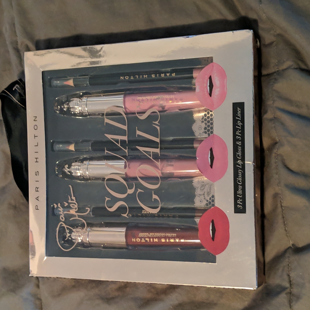 new Paris Hilton 3 piece ultra glossy lip gloss & liner